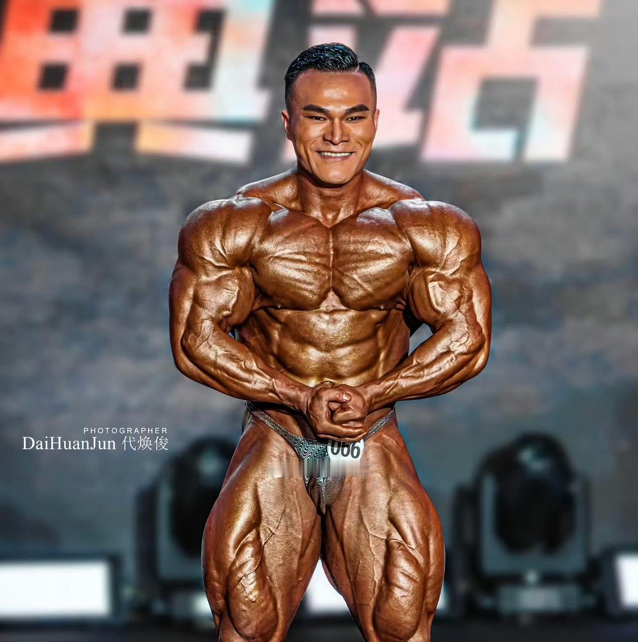 中国健美第一人王昆突然去世，这种变态的健美并不健康，是以各种科技狠货加持，药物人