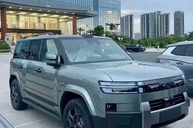 真的无话可说了，真不知道比亚迪怎么想的，搞一个这样的方程豹钛7，那以后同一师门下