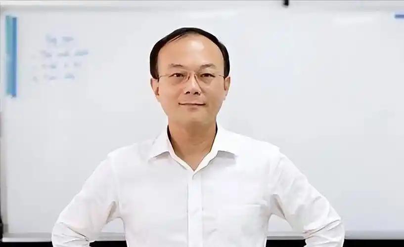 "两岸完成统一后，我提议：第一，过渡阶段解放军不进驻台湾；第二，保留台湾现有的民