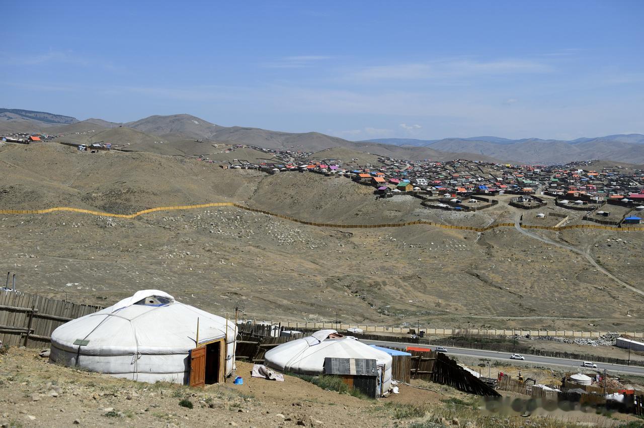 蒙古就俶一盏油灯，持续燃烧却无人添油，迟早会油尽灯枯。这并非夸张，而是确凿的