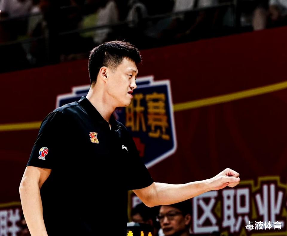 周鹏执掌教鞭,深圳队精神面貌巨变,年轻人火速上位,<em>马尚</em>将驰援