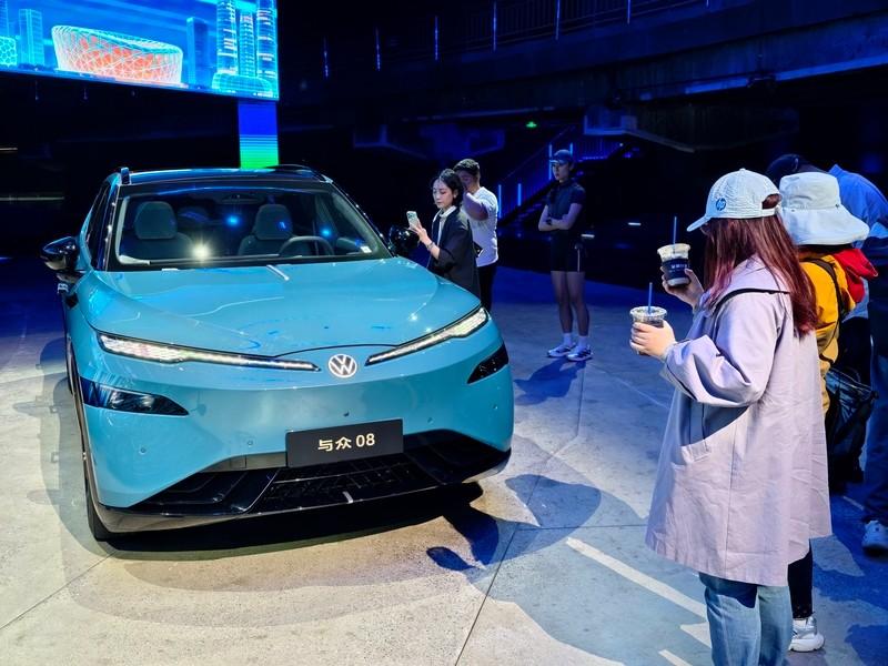 形势彻底变了！外国车企不装了，纷纷用中国技术造电动车英国《金融时报》4月20