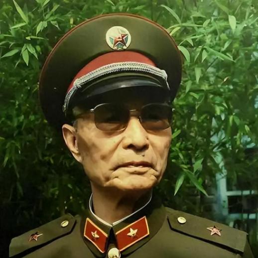 1975年，张爱萍落难，妻子李又兰找到粟裕，希望他能帮忙说情。谁知，粟裕摆了摆手