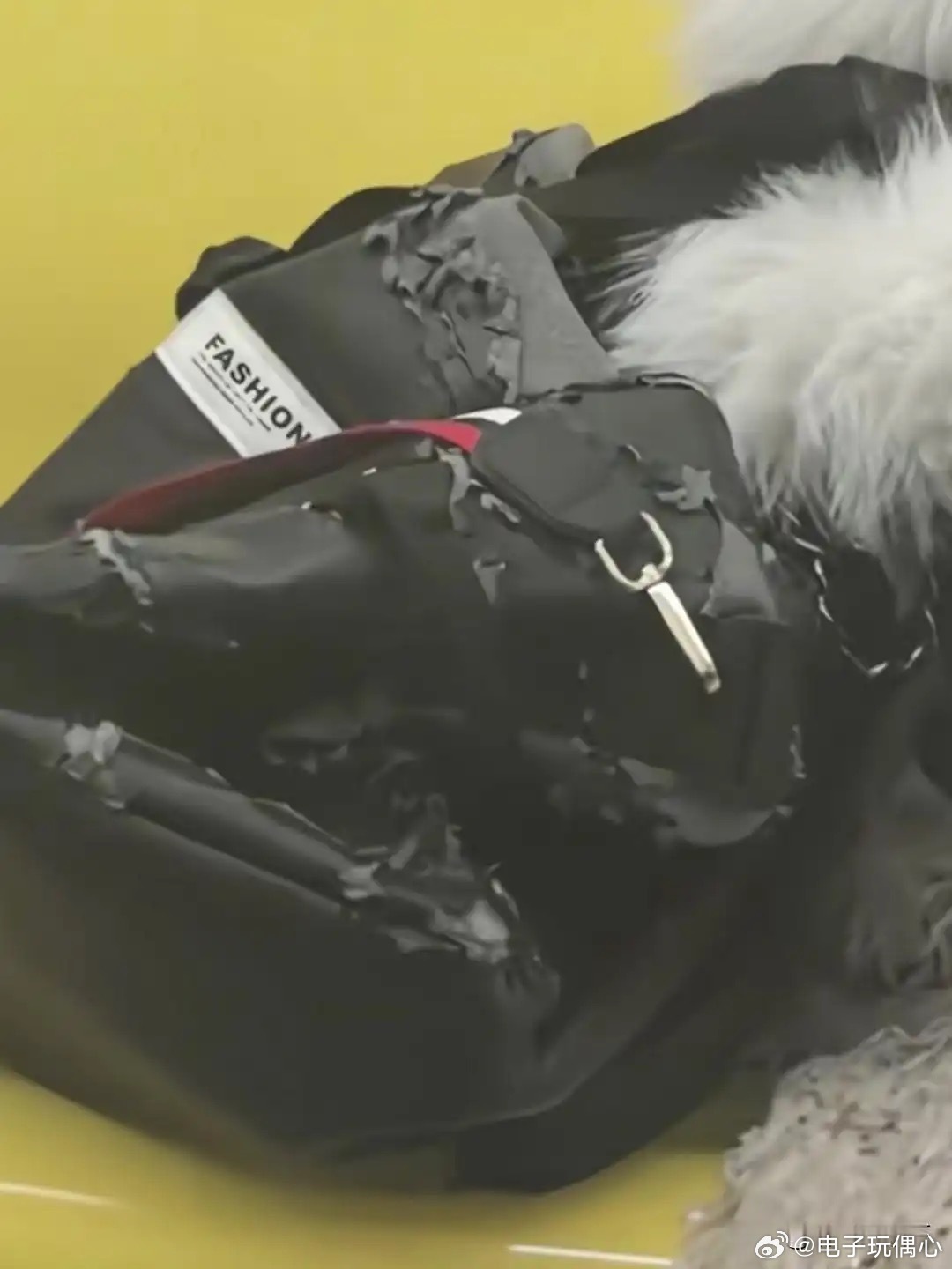 这个包包对她一定很有意义