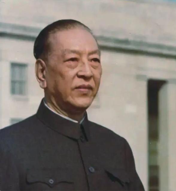 1950年，中国驻瑞典大使耿飚遭到瑞典军官的轻视：听说大使阁下是一位将军，不知您