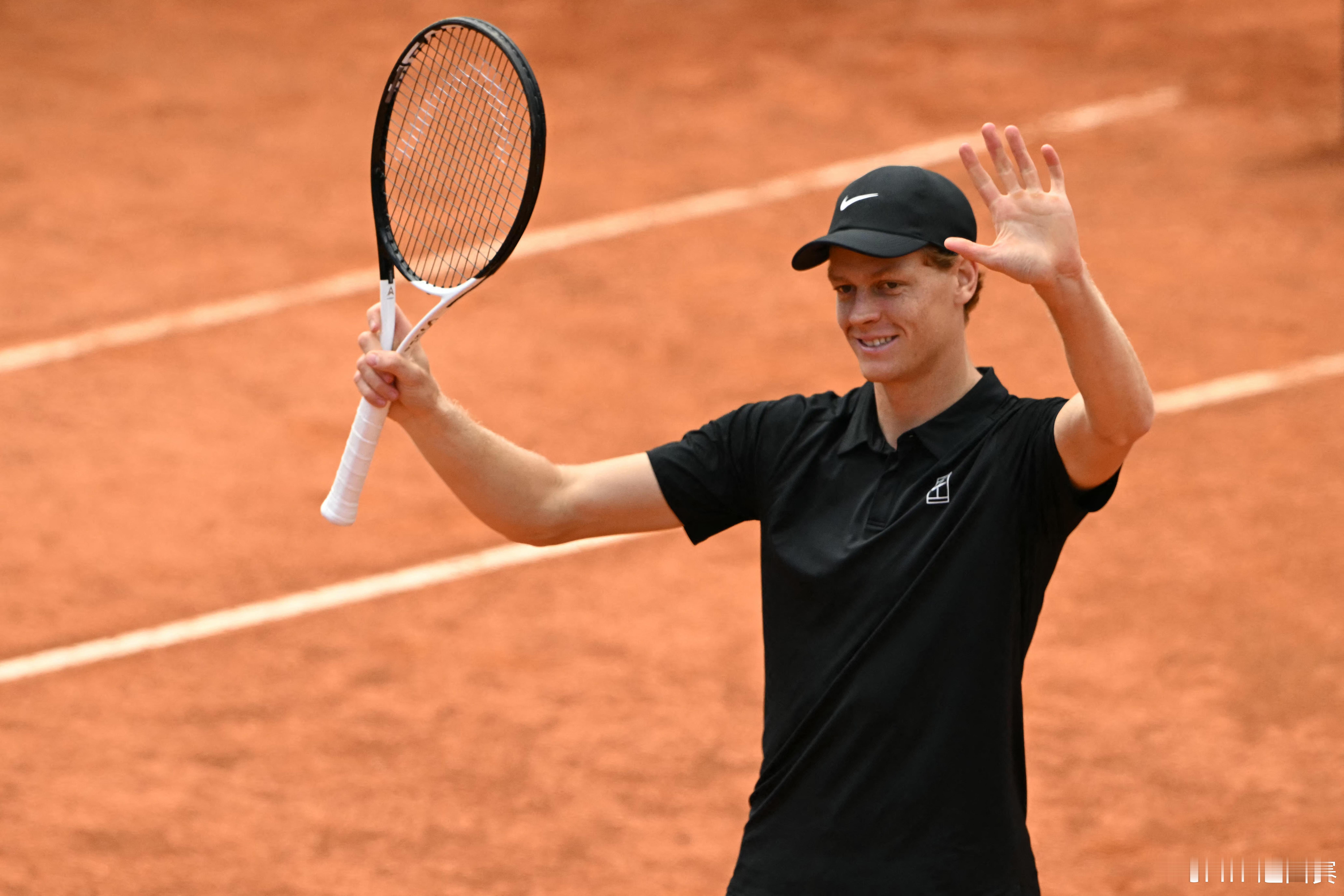 在晋级ATP1000罗马大师赛决赛后，辛纳在场边接受了采访🎙️谈决赛面对鲁德