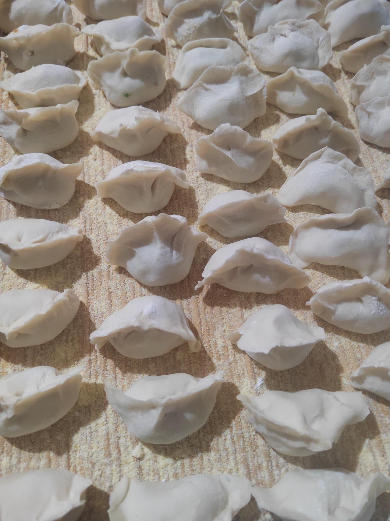 昨天过十月一，按照我们当地的风俗习惯，吃饺子。每年阴历的十月一，也叫“寒衣节”