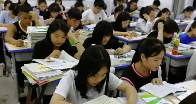 到了高中，你会发现：1、普高的学生，基本与985无缘！211倒是有机会拼一下，