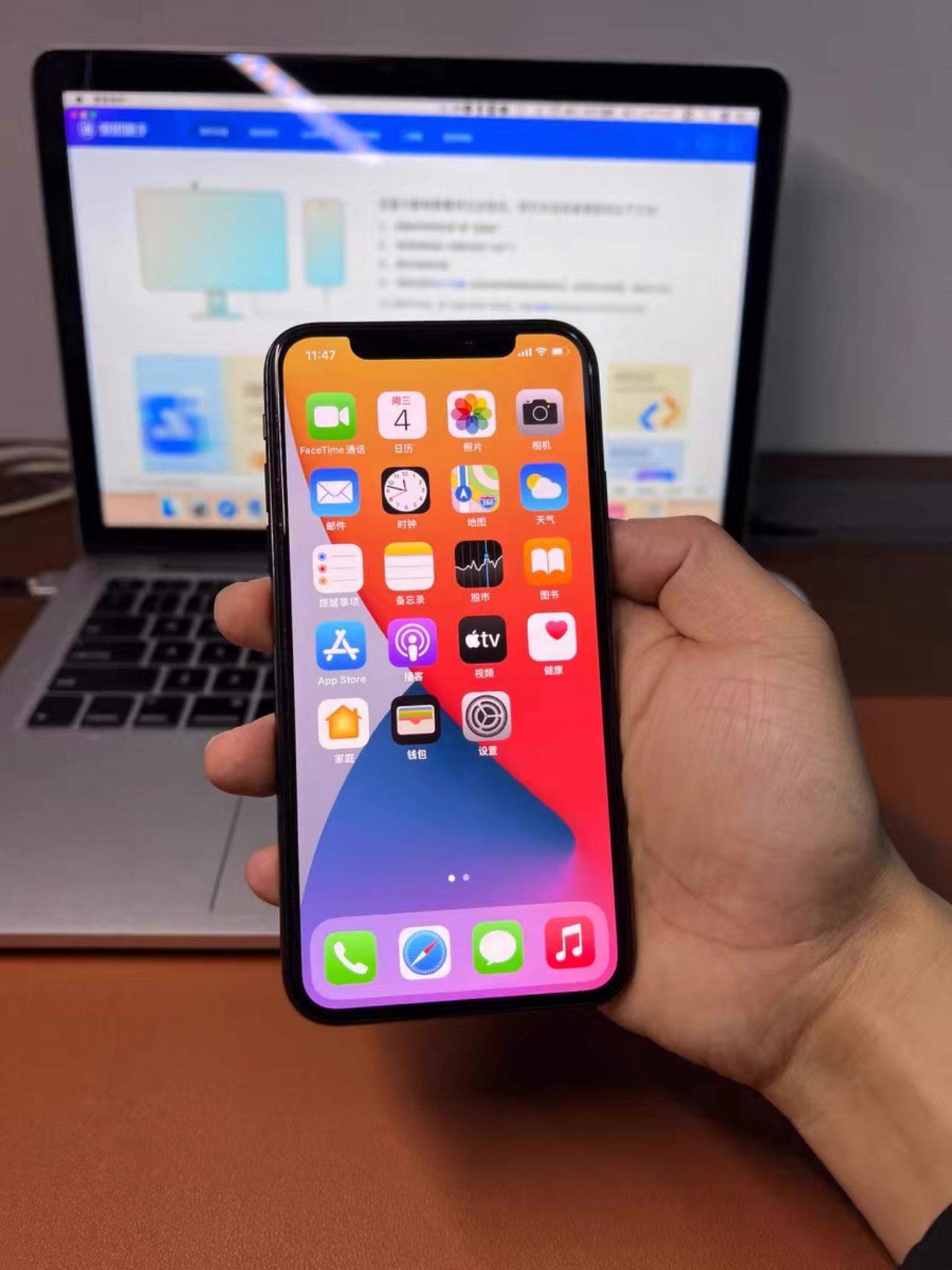 当年苹果全面屏的开山之作，iPhoneX，2026年3月还有果粉在用嘛？[灵光