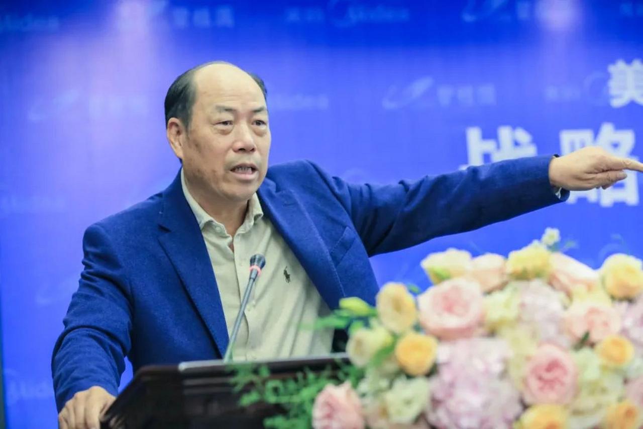 看到许家印的下场，还是碧桂园老板杨国强最聪明！同样是万亿规模房企爆雷，结局天差地