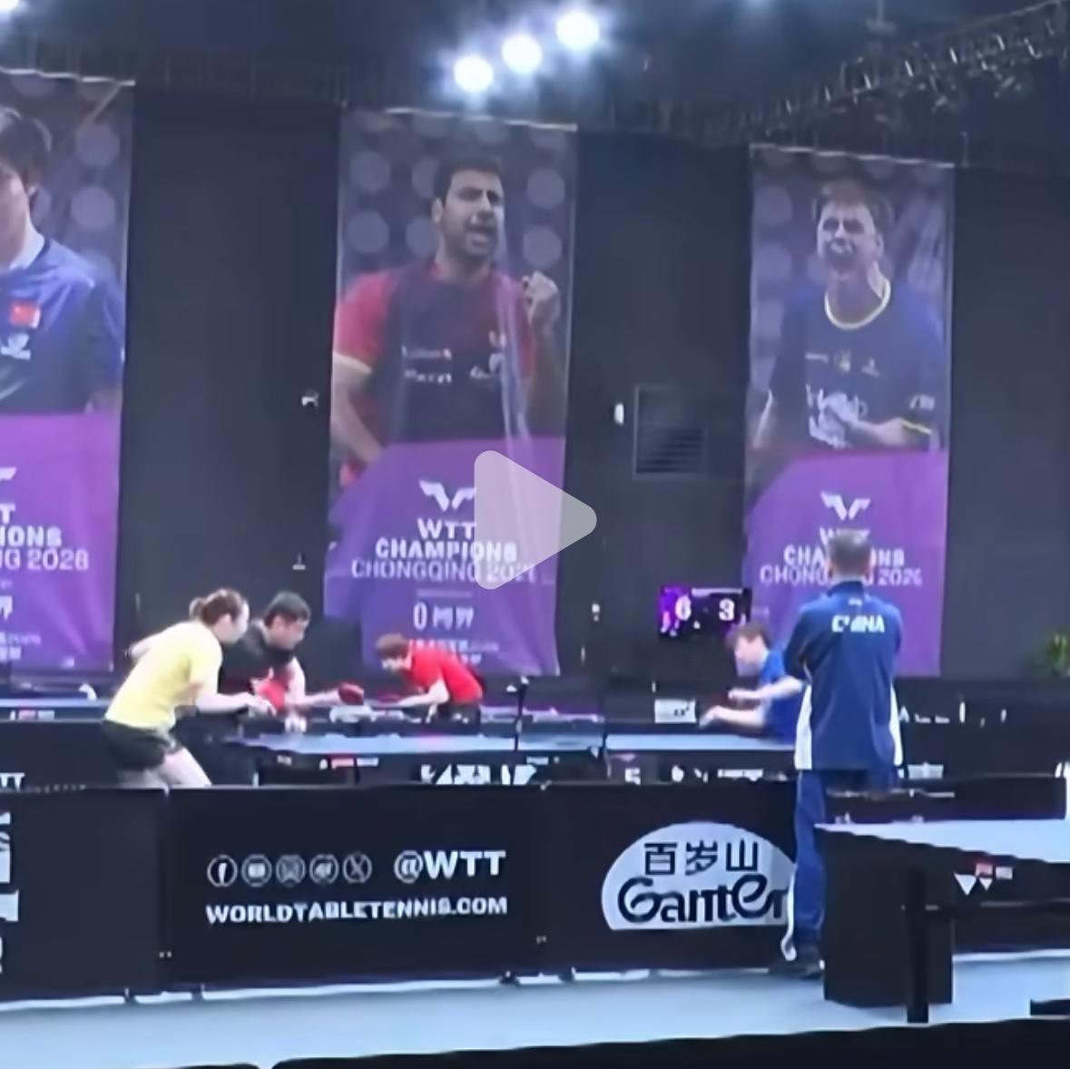 孙颖莎一对二认真备战重庆冠军赛——马琳指导在一旁观战！3月11日下午，孙颖莎一