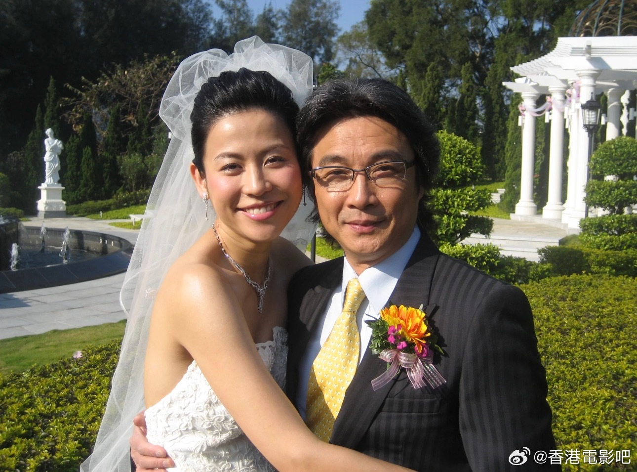 刘松仁晒与佘诗曼、邓萃雯、宣萱、杨怡、胡杏儿等女星的合照。