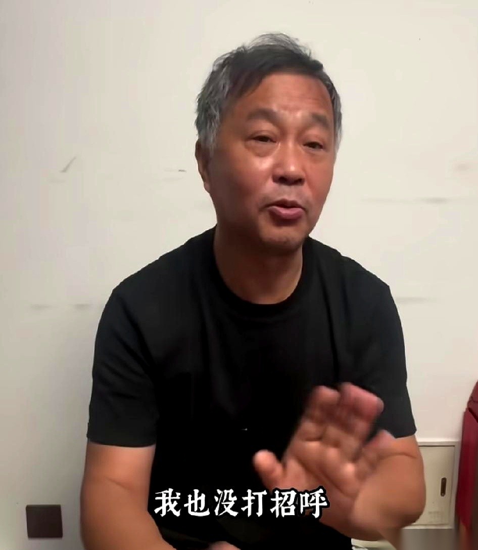 曾经的“流浪大师”沈巍，抖出了一段多年前的往事。故事里只有两个人：一个是当时还在街头翻捡废品的他，另