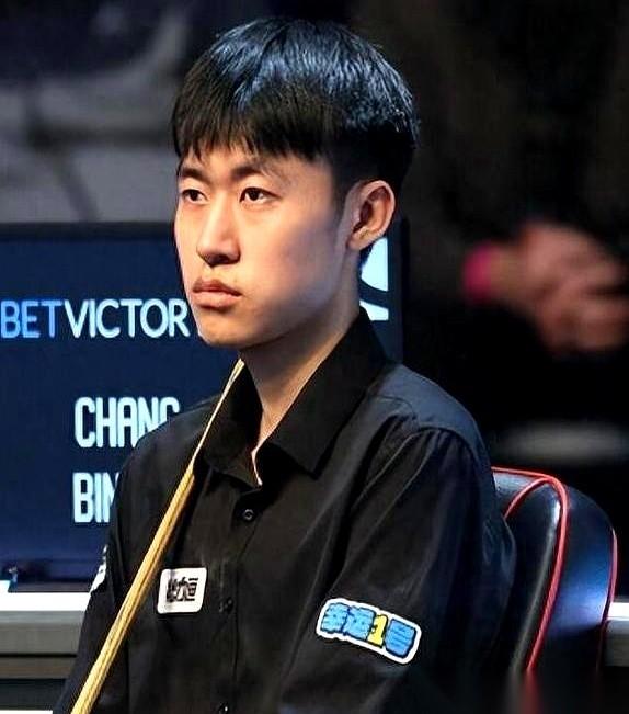 把世界第二打了个4比1，干脆利落。然后一堆人还在那儿分析，说常冰玉今晚打塞尔比