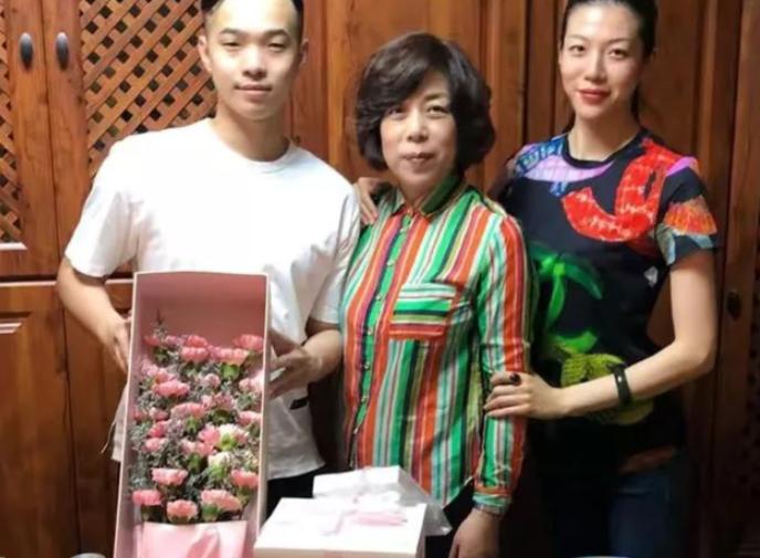 1995年，黑龙江女子捡聋哑弃婴，离婚卖房培养他成为舞蹈冠军，此时生母却找上门来