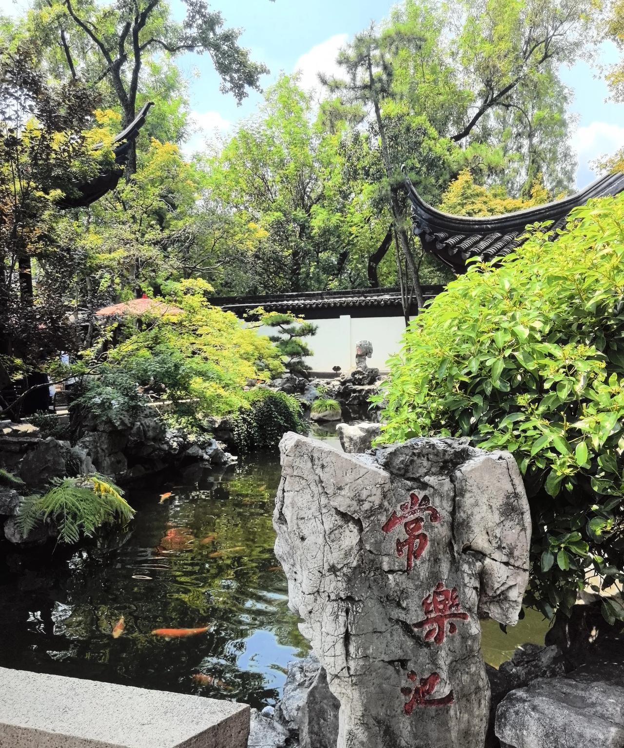 释永信事件的影响真的太大了。今天上午，我去苏州寒山寺拜谒，发现在一个佛堂里，竟
