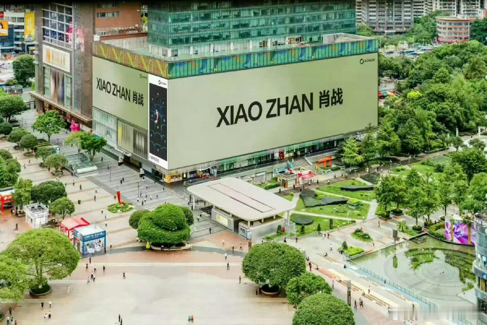 #肖战##肖战荣耀海报小巧思#XZ.#肖战#你先别管我卖什么，你只需要知道我请到代言就行啦，这就是品