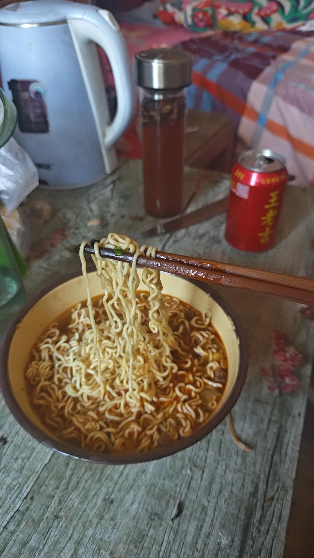 没事不爱做饭就吃泡面吧