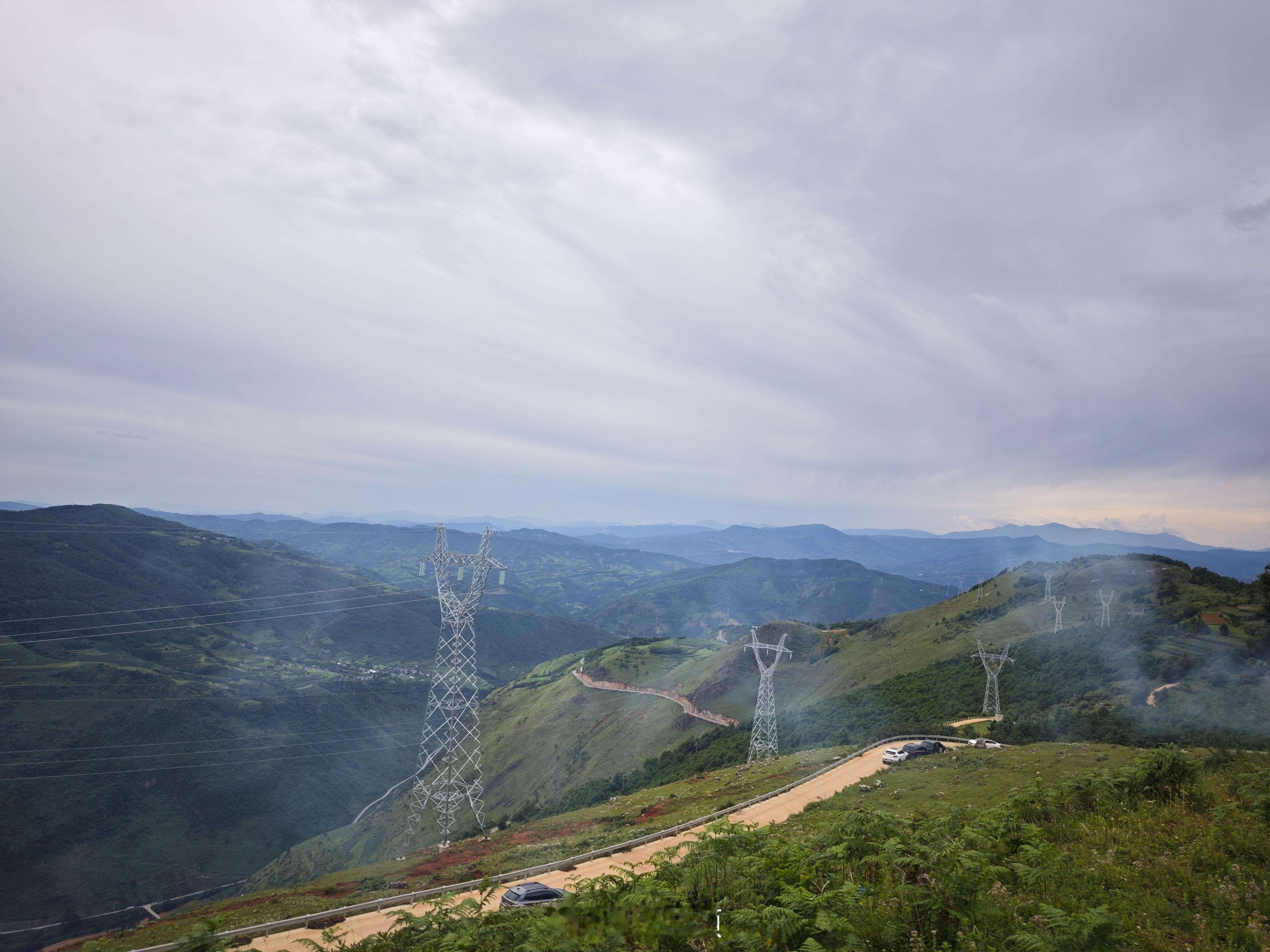 雷波县教师被羞辱这居然是我们老家凉山的事，让所教班级考试成绩差的老师留耻辱合影