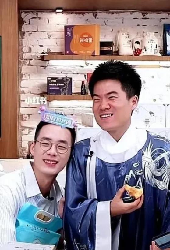 顿顿和明明都办离职告别仪式了，就董宇辉悄没声儿自己走的！本人特别喜欢顿顿，