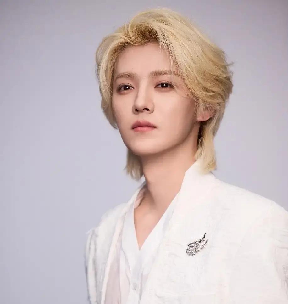 鹿晗被拍醉酒照，3分钟翻盘照片刚冒头，工作室甩出声明+律师函，全程不到18