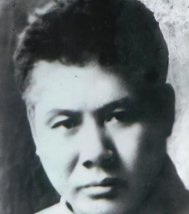 1934年，蒋介石在庐山制定了对中央苏区最后一击的《铁桶计划》，该计划包括调动1