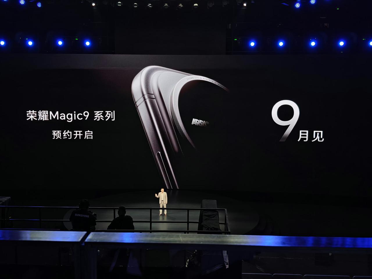 看完整场荣耀新品发布会就能理清品牌思路，先用荣耀RobotPhone测试云台、