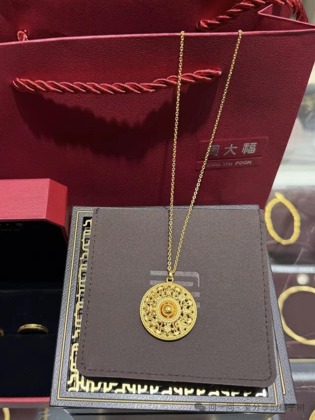 结婚时，老公私下给我15万彩礼，让我别跟他妈说，说婆婆还会再给。没几天婆婆真又给