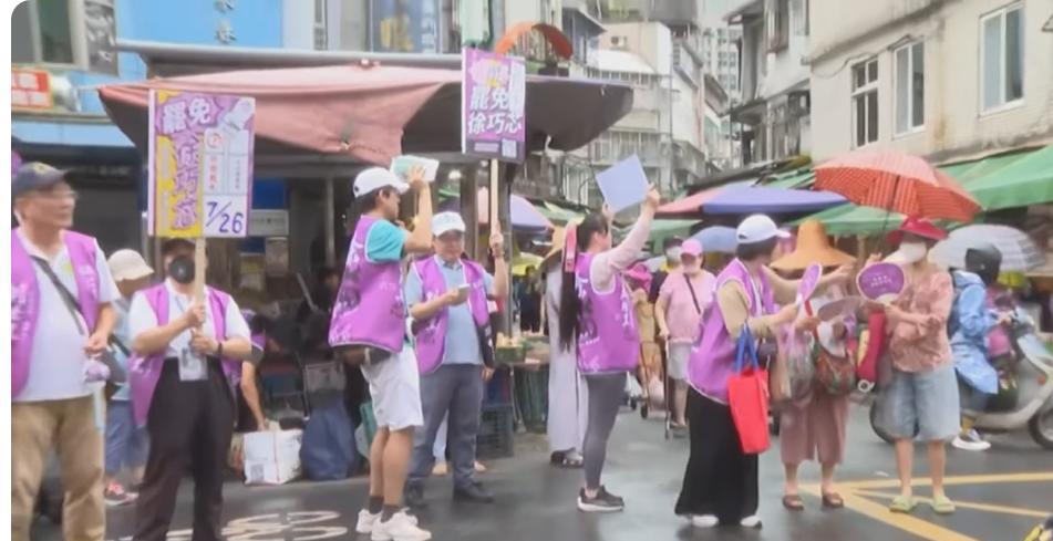 吴思瑶陪同绿营罢团扫街叫嚣”罢免徐巧芯“绿委吴思瑶今天（20日）陪同绿营罢