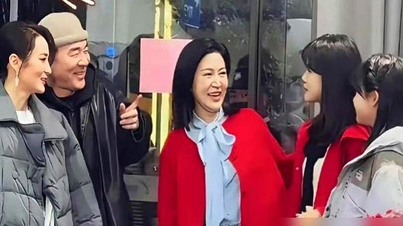 陆毅家俩女儿这身高，真让人看呆了！17岁的贝儿已经窜到172厘米，14岁的小