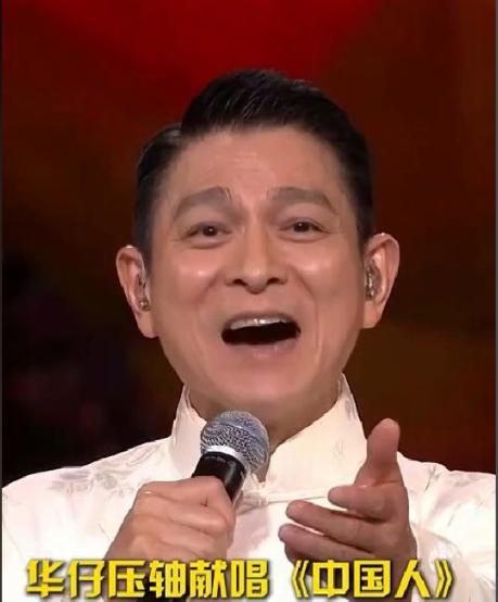 这届网友是真厉害夸全运会请歌手请好比如陈小春，刘德华唱的歌阳刚之气是真足，