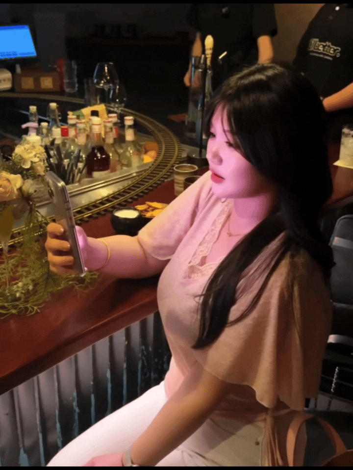 有时候不经意间的一个眼神往往更色令人印象深刻！