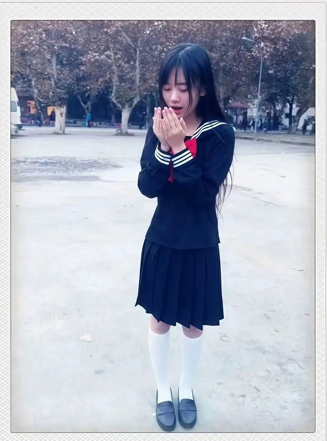 看鞠婧祎这些早期的照片，应该没人会觉得她整容了吧？早期的照片里鞠婧祎久很美了，只