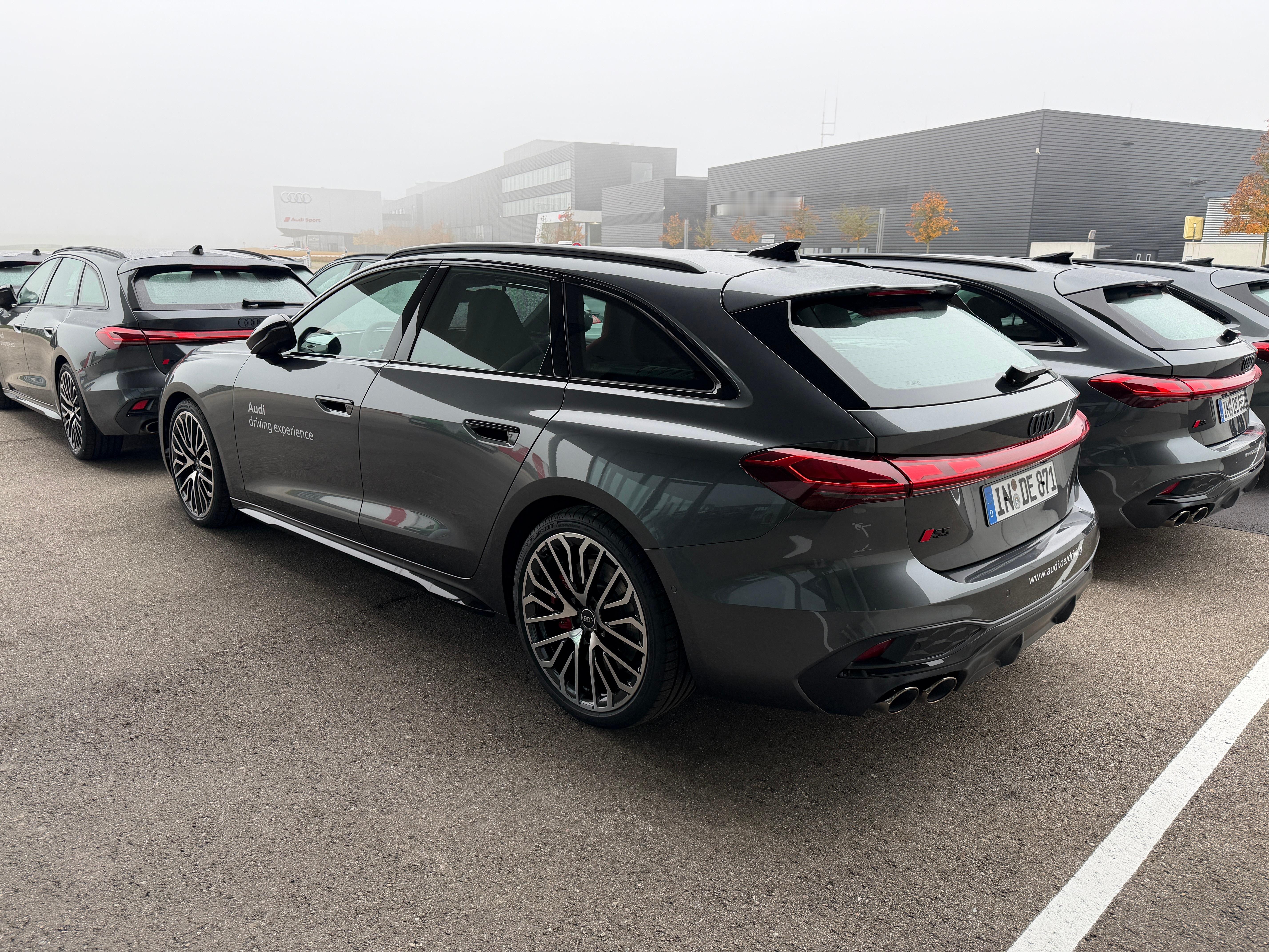 前阵子德国奥迪体验中心看到的这一排排S5Avant，362匹马力，550Nm