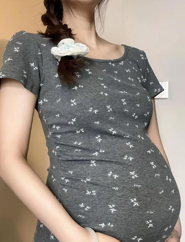 2018年，20岁女孩腹痛一个月，医生问有没有男朋友，她连说五遍“没有”，掀开衣