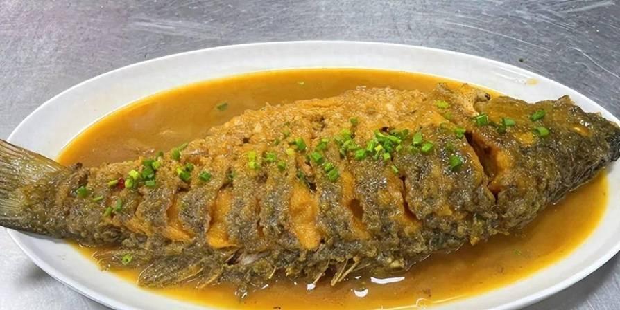 河南省洛阳市十大名菜（仅供阅读交流，不作权威排行）一、葱烧黄河大鲤鱼二、洛