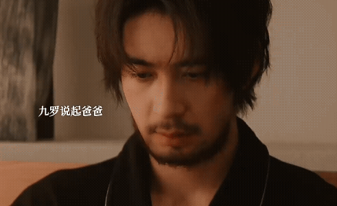 《枭起青壤》炎拓和阿罗一起坐在床上谈心，两个人都说起了彼此心里最深处的痛，原来炎