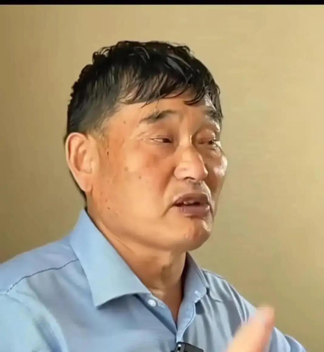 山东一位老板办寿宴，豪掷8万重金，请朱之文登台唱歌。在多数人眼里，送上门的轻松横
