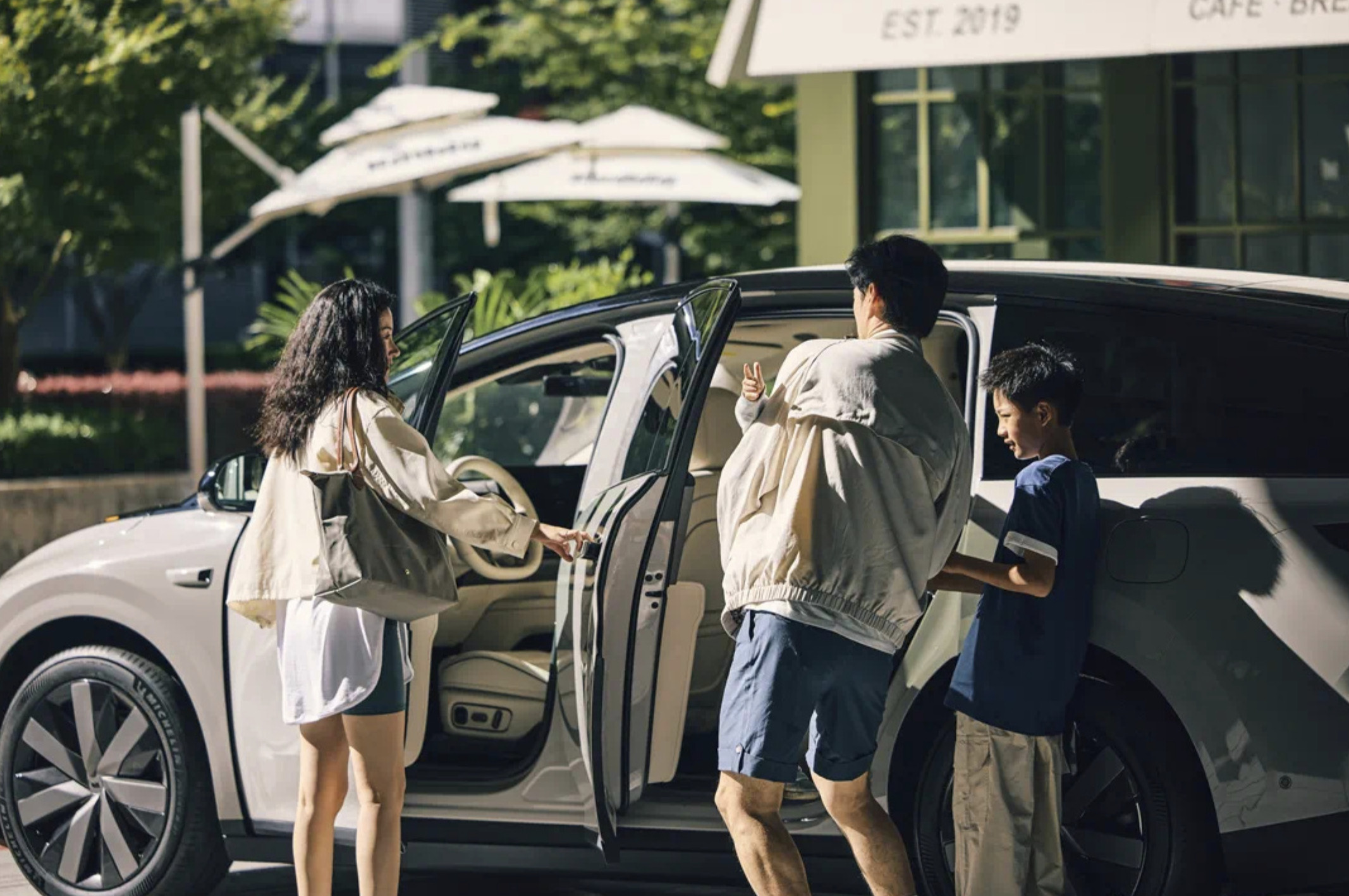 理想i8根本就不是suv好吗。。。在中国遍地都是suv的情况下，你们