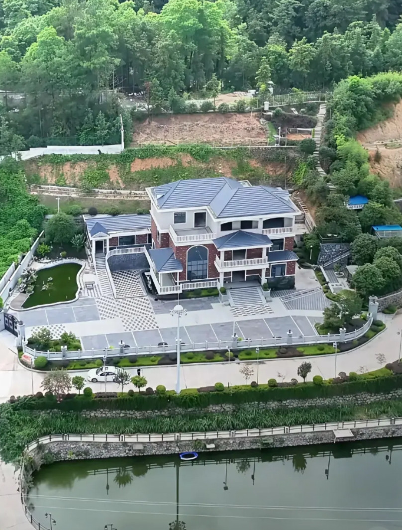 在农村建个这样子的别墅，100万能不能下得来？