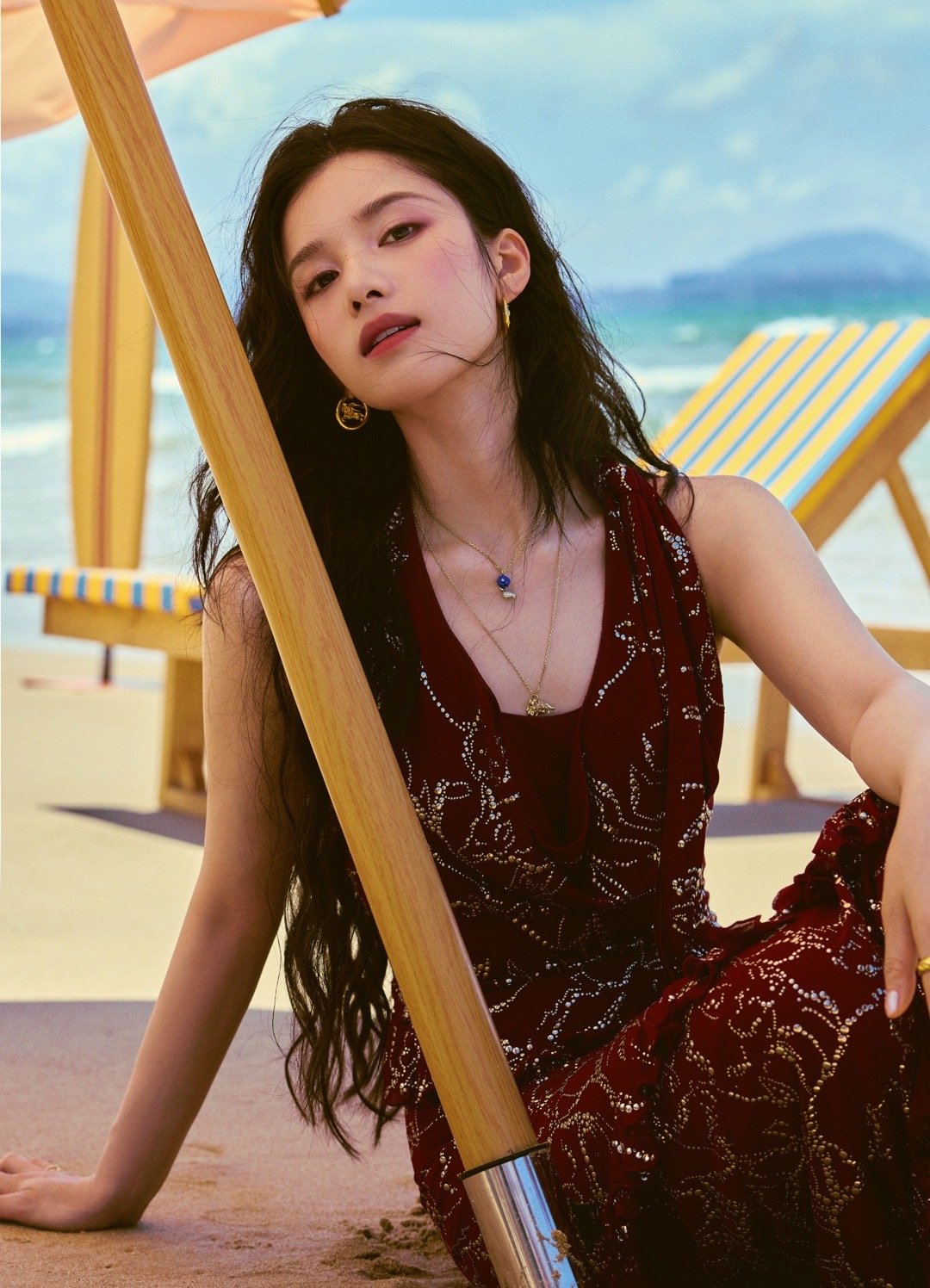 投稿红颜燃赤焰素影凝清波张婧仪王楚然如火似水的两个人​​​
