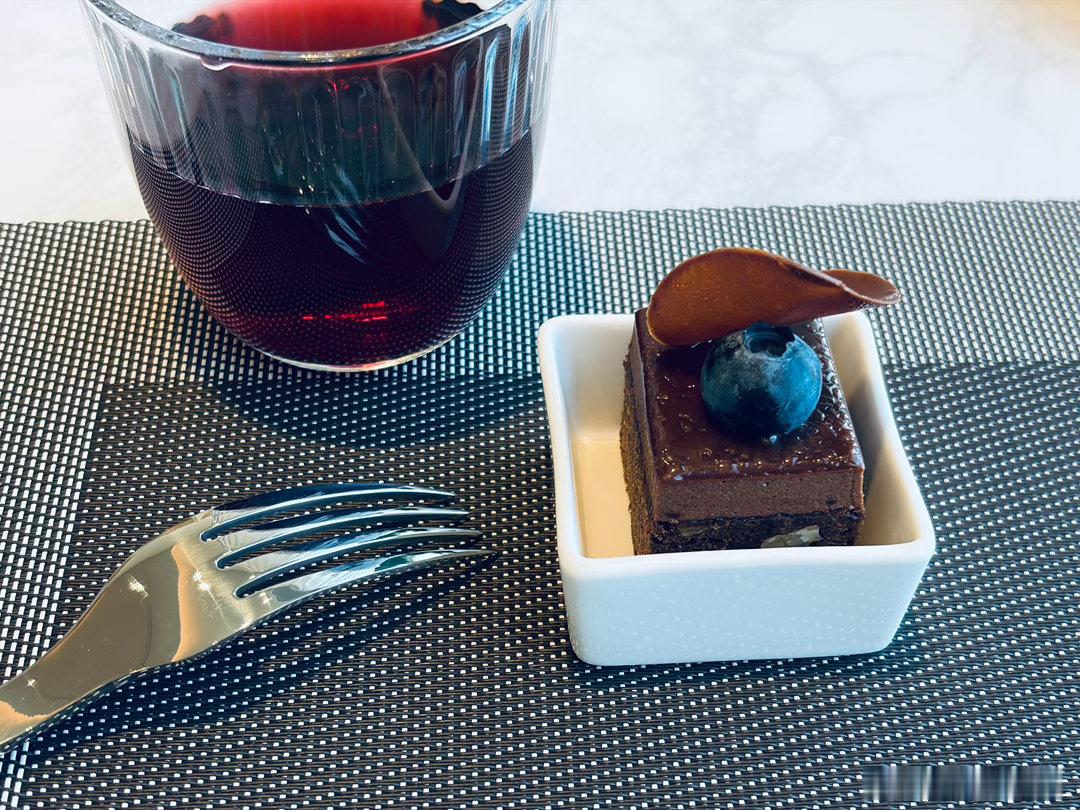 为了配合坦克700，中午吃的精致一点。但其实你们是了解我的。我对吃的无欲无求。我