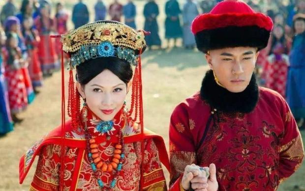 古代皇帝大婚、第一次行房事，基本都有人提前教，而且是一套非常成熟、细致的制度，不