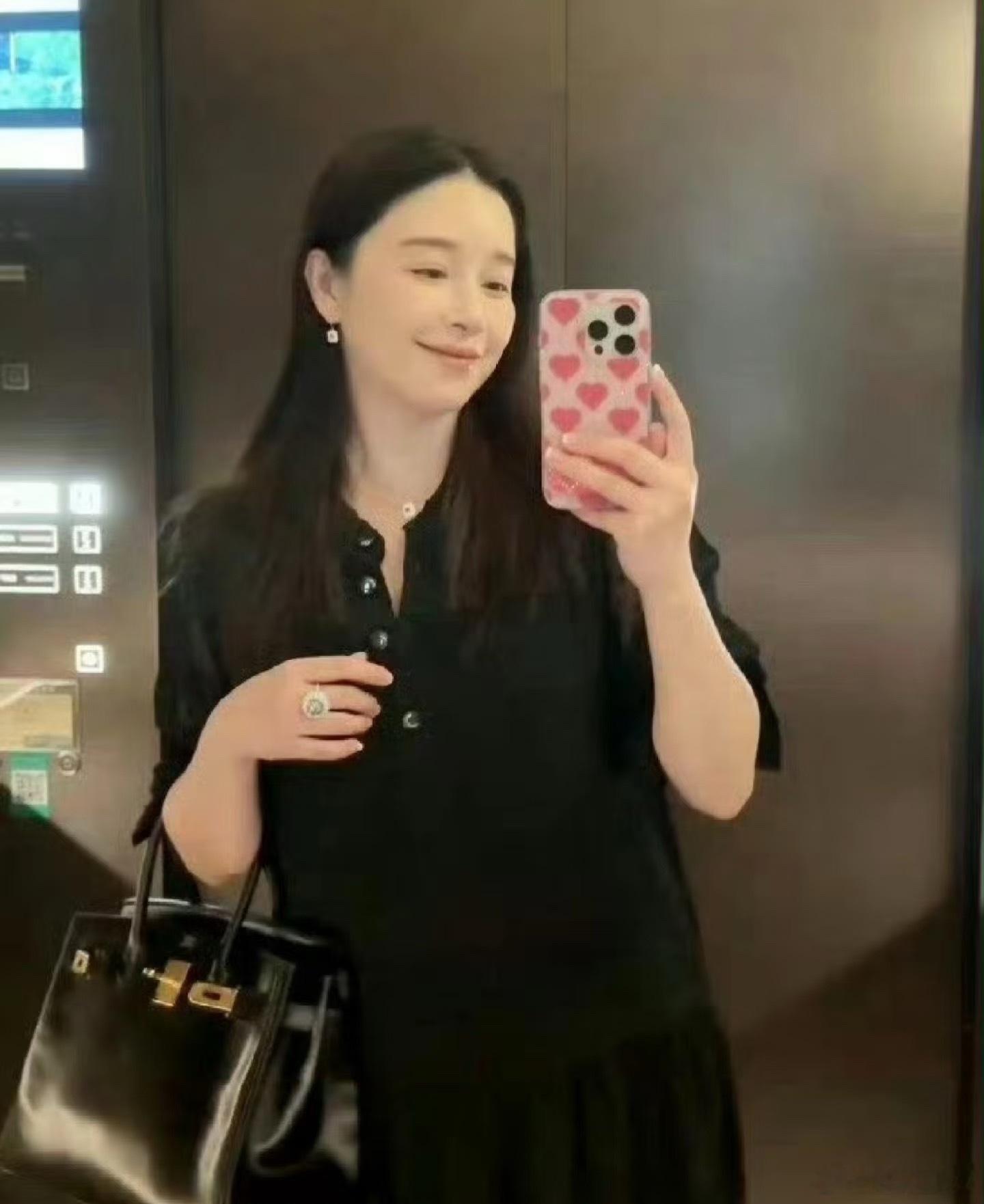 37岁阚清子孕晚期状态阙清子分享孕期日常太治愈了~布置婴儿房、闺蜜聚会、试吃奶