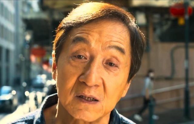 成龙又不缺钱，为啥还玩命拍电影？成龙的财富积累主要来自电影事业和投资，2025