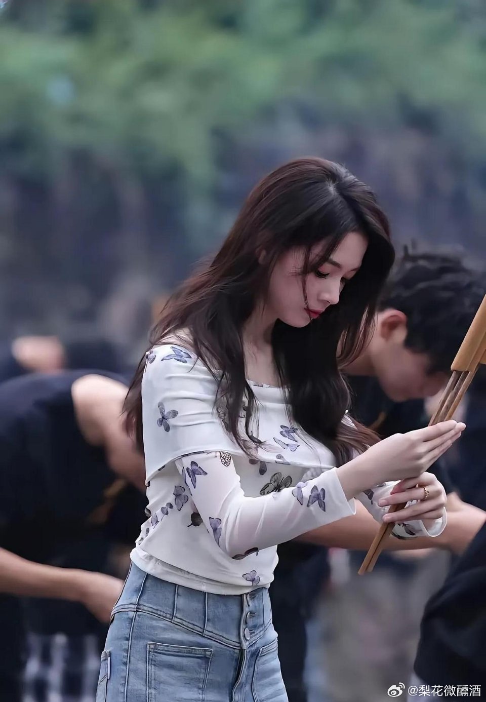 陈瑶终于进剧组了，感觉她的身材真好好，一直看着她的脸忘记她的身高了