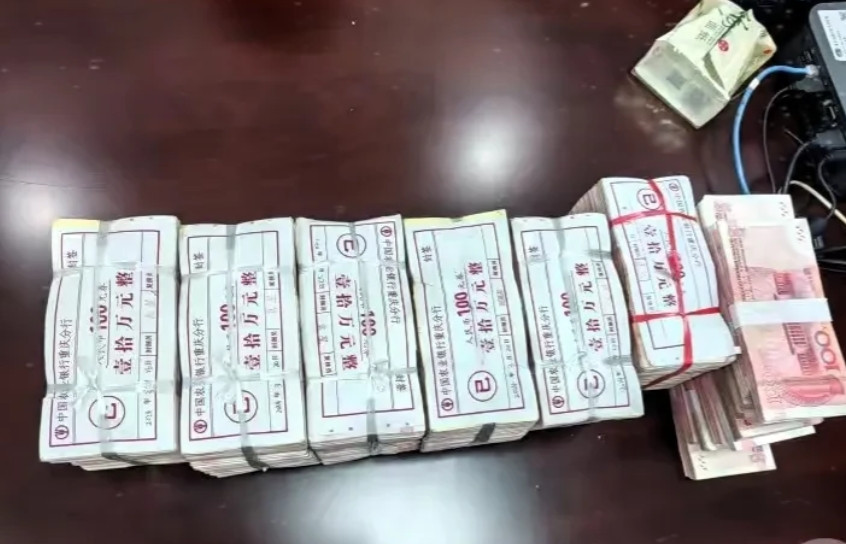 重庆，三兄妹年幼时，父亲在工地身亡，获赔120多万，由爷爷替孩子保管，三兄妹成年