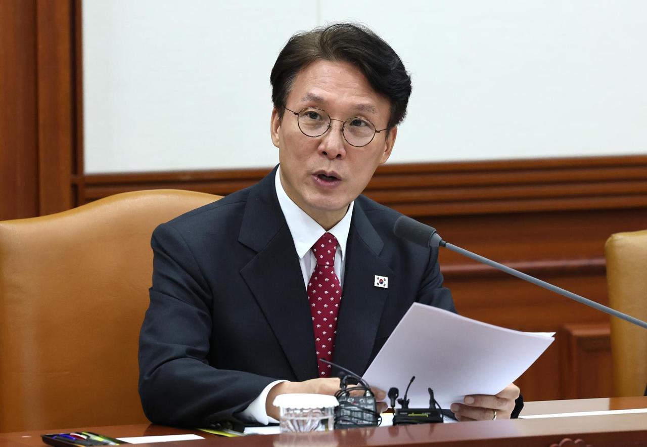 韩国媒体消息，国民力量党首尔市议员李钟培，以滥用职权、违反多部法律为由，向警方举