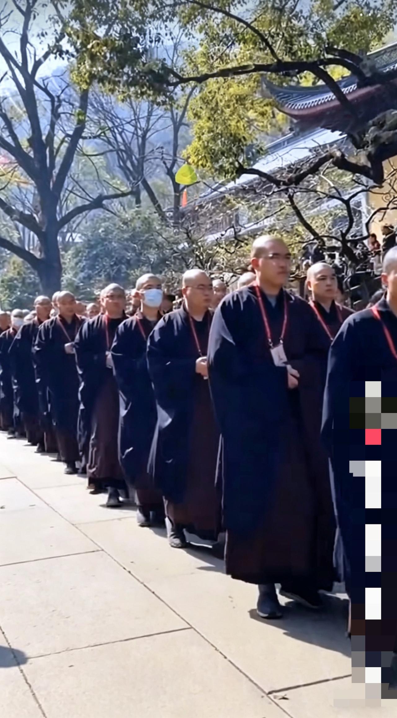 最近这种“间谍藏进寺庙”的设想，才是真的让人后背发凉。寺院向来讲究清净与信