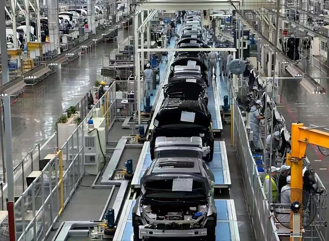 刚看了眼最新数据，小学招生一年少了81万。这意味着什么？意味着五年后你孩子中考那